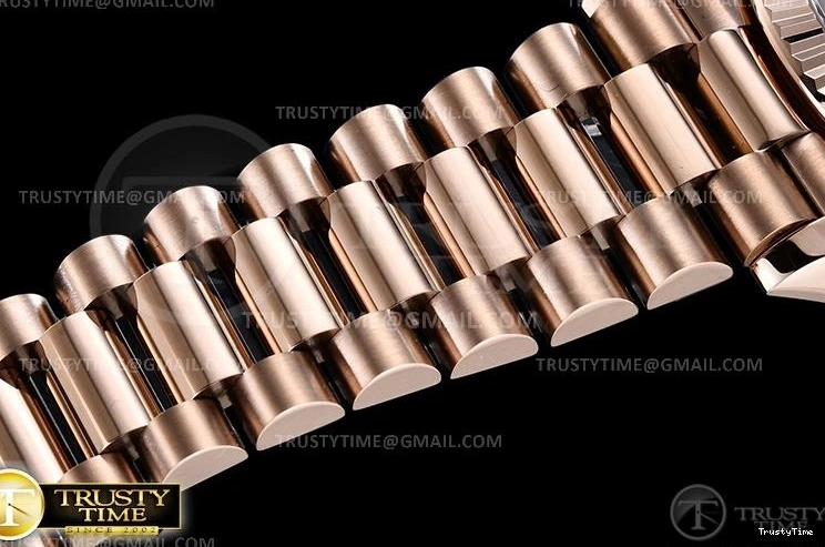 0714 RDD0219H – DayDate 36mm ComfortFit 694